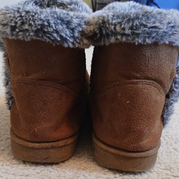 Cozy Brown Boots with Faux Fur Trim - Picture 5 of 7